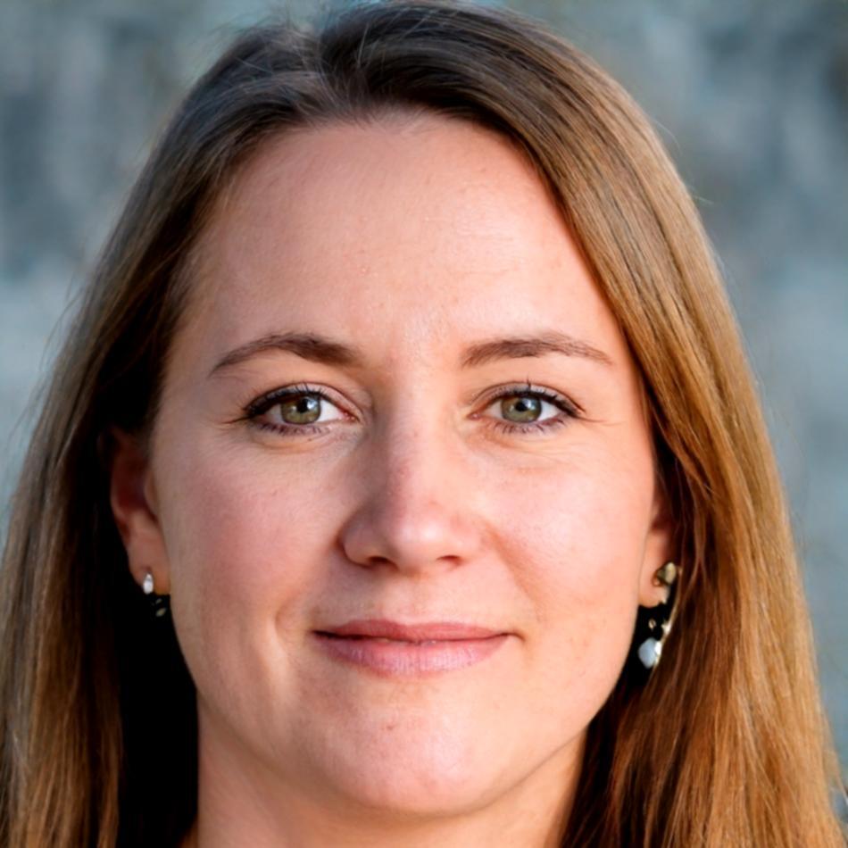 Esperanza Chen, Investment Strategy Director